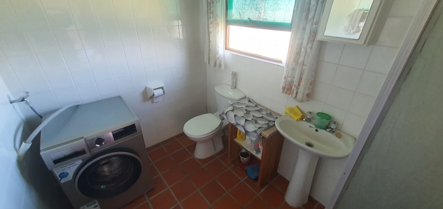 3 Bedroom Property for Sale in Boggomsbaai Western Cape